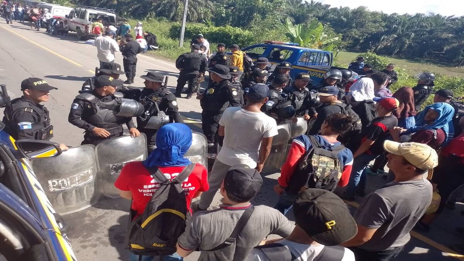 DEVUELTOS por ilegales: retornan a migrantes venezolanos de Guatemala a Honduras