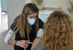 Llegaron 1500 dosis de la vacuna de Oxford y se empezarán a aplicar en sedes de la Unicen 