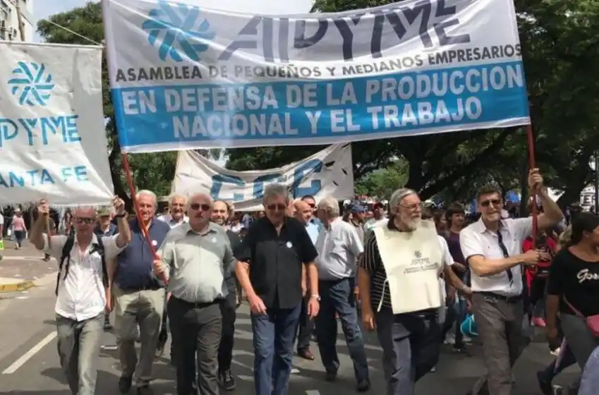 "Condena a la extinción a decenas de miles de Pymes", señalaron.