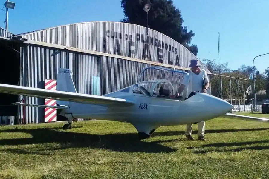 Actividades del Club de Planeadores Rafaela por sus 80 años
