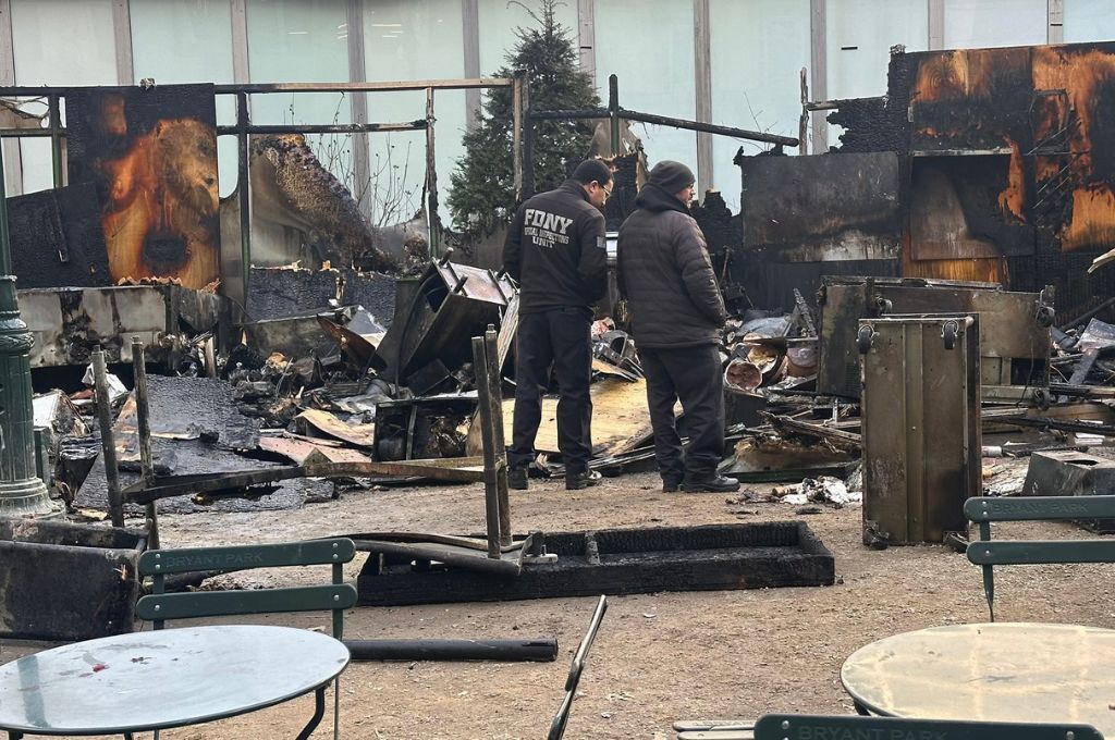Incendio en el mercado navideño Winter Village de Bryant Park en Manhattan.