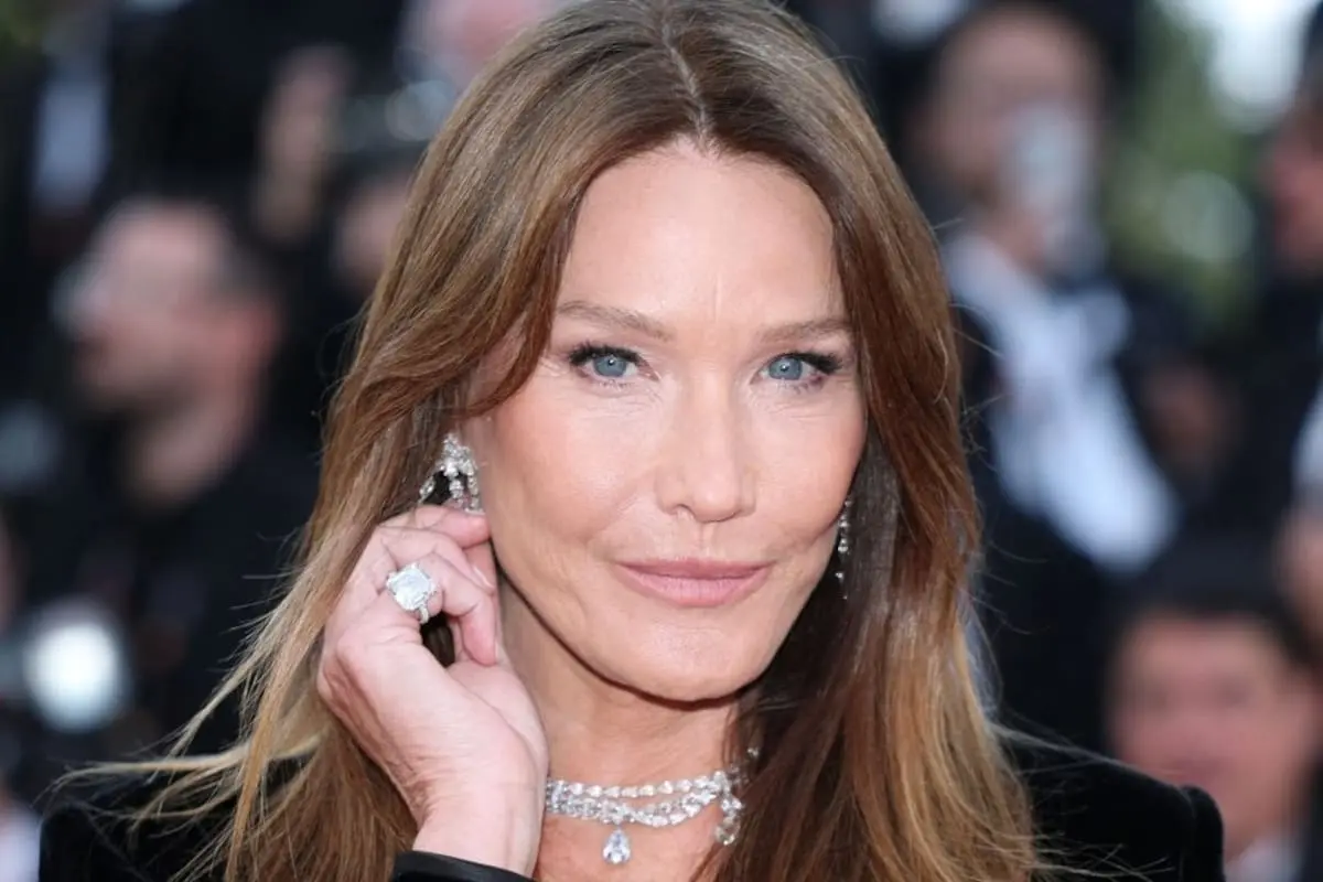 Carla Bruni habló sobre su lucha contra las adicciones y la promesa a su hija