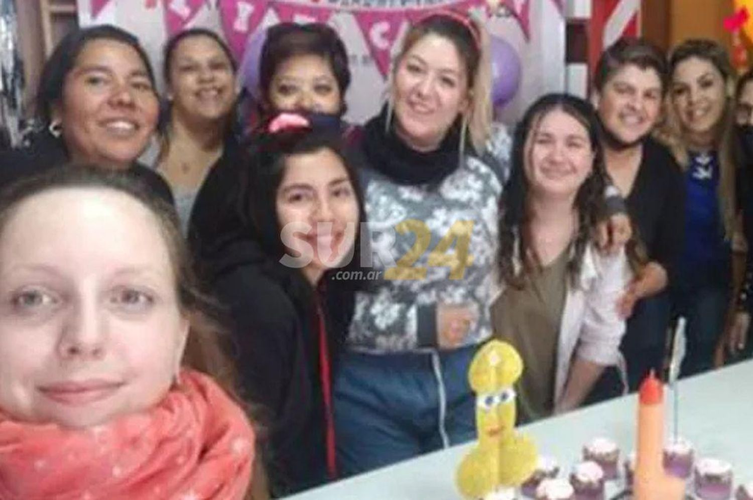 Escándalo: candidata a concejal festejó cumpleaños con juguetes sexuales en merendero infantil