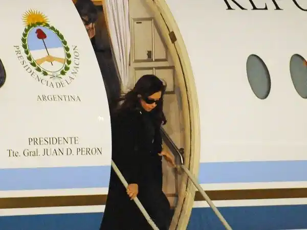 Cristina participa de la asunción de Cartes en Paraguay