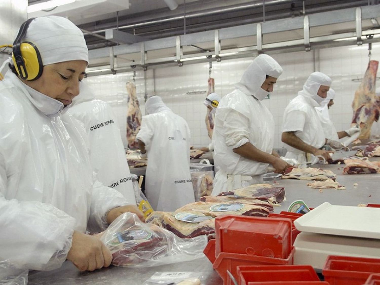 Trabajadores de carne roja acordaron recomposición salarial del 45%