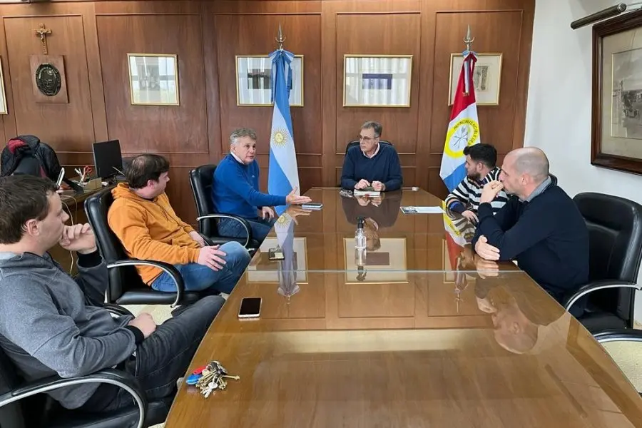 Luis Castellano recibió a integrantes del Club de Autos Antiguos