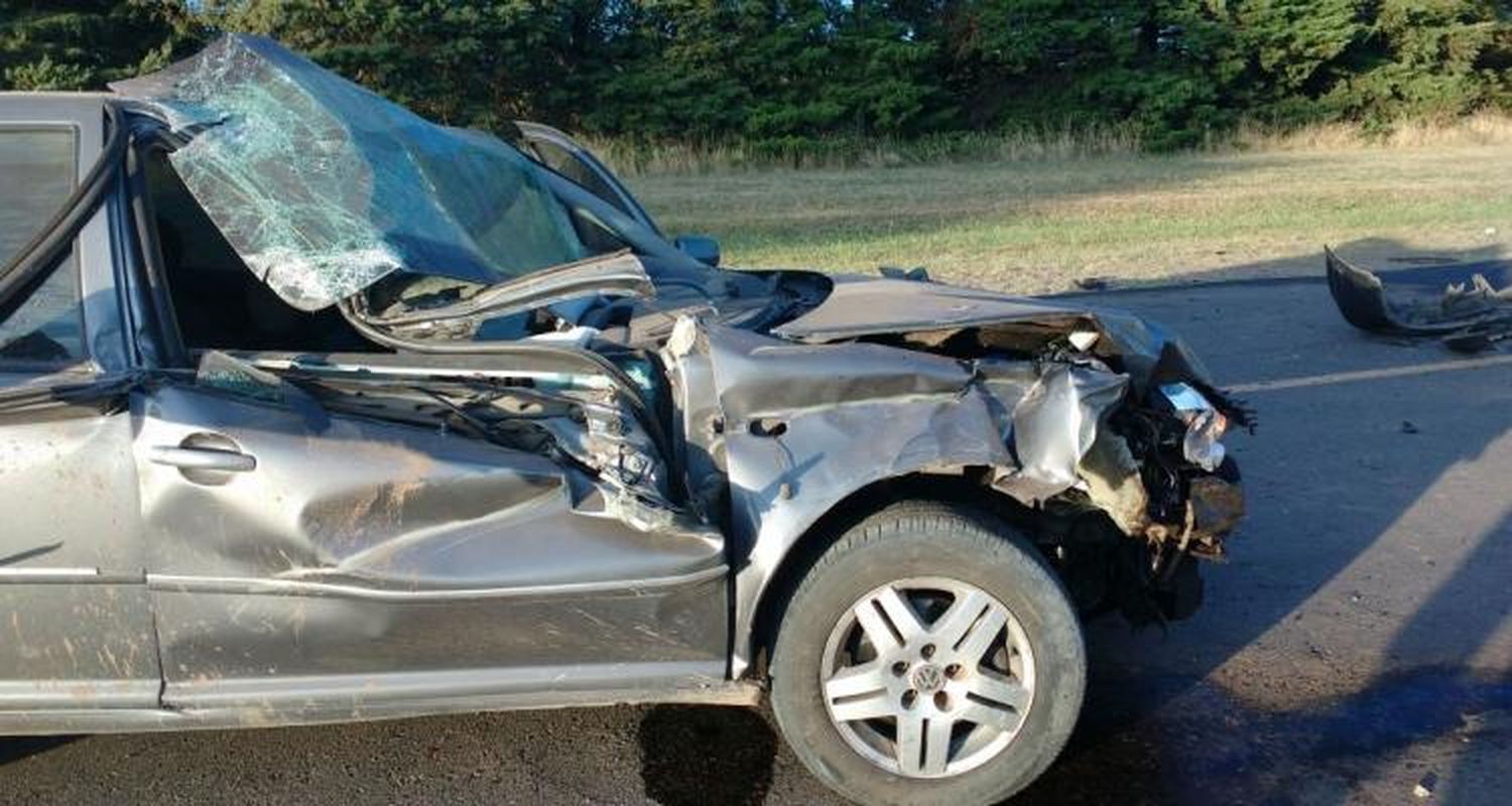 Doyle: Un auto chocó desde atrás el acoplado de un tractor