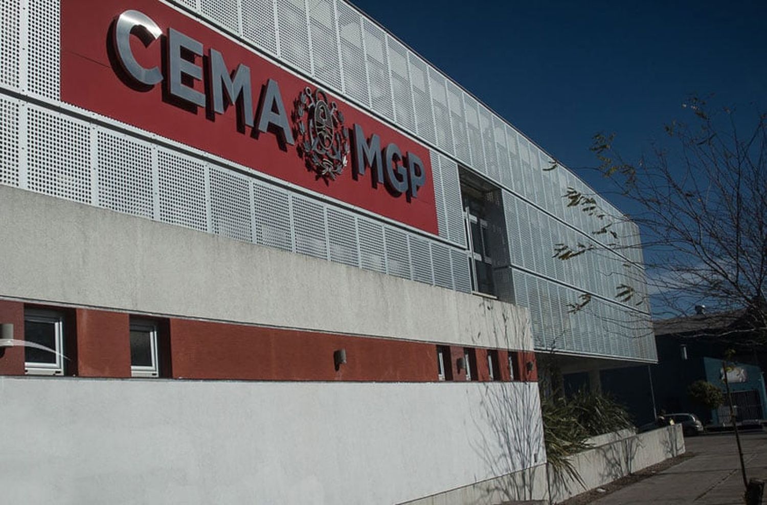 Un médico del Instituto Radiológico y del CEMA tiene COVID-19