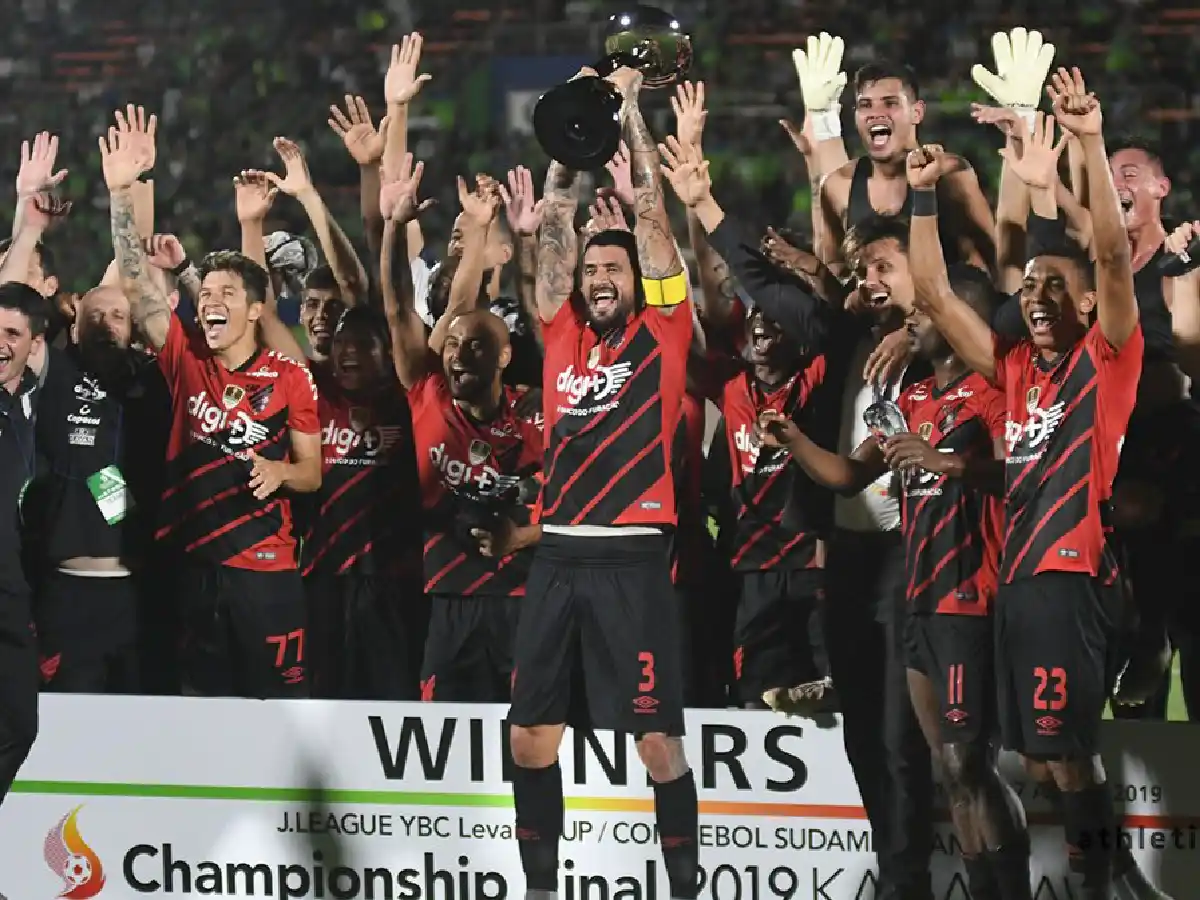 Paranaense ganó la Suruga Bank