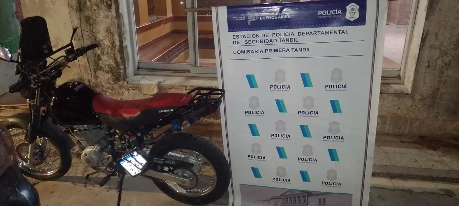 Uno de los jóvenes cayó con su moto mientras circulaba por la diagonal del Parque Independencia.