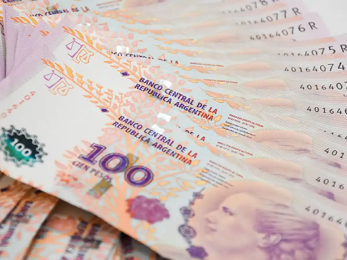 Por la inflación, el gobierno adelantó a septiembre las subas del salario mínimo