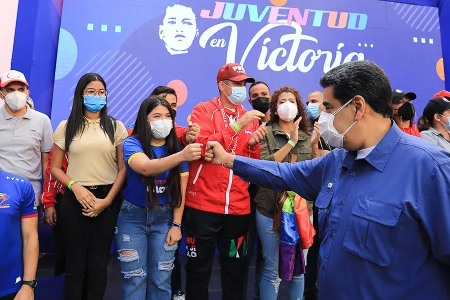 Maduro pide ayuda a los jóvenes para acabar con la corrupción