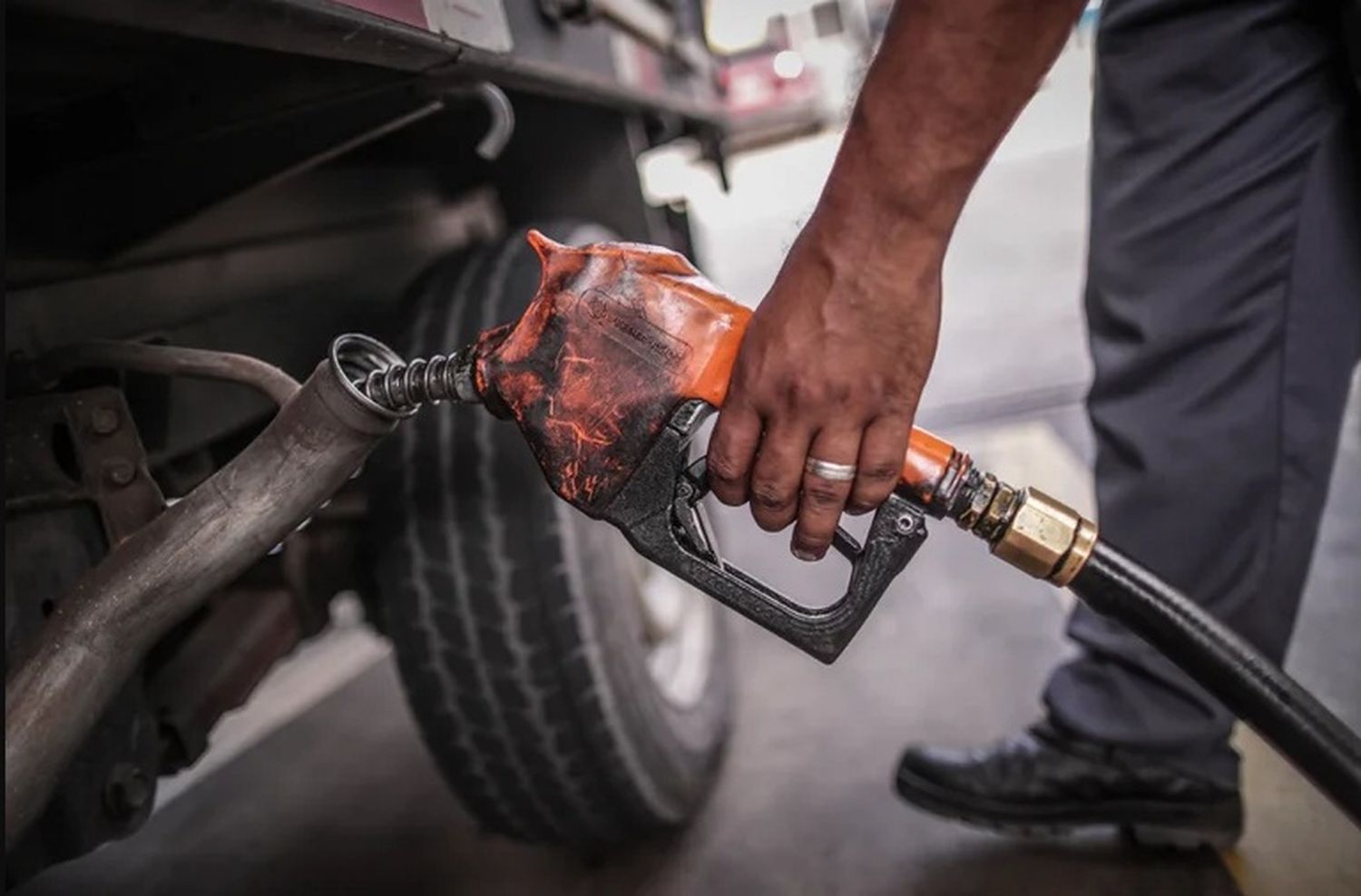 Gasoil: la faltante perjudica al transporte de cargas