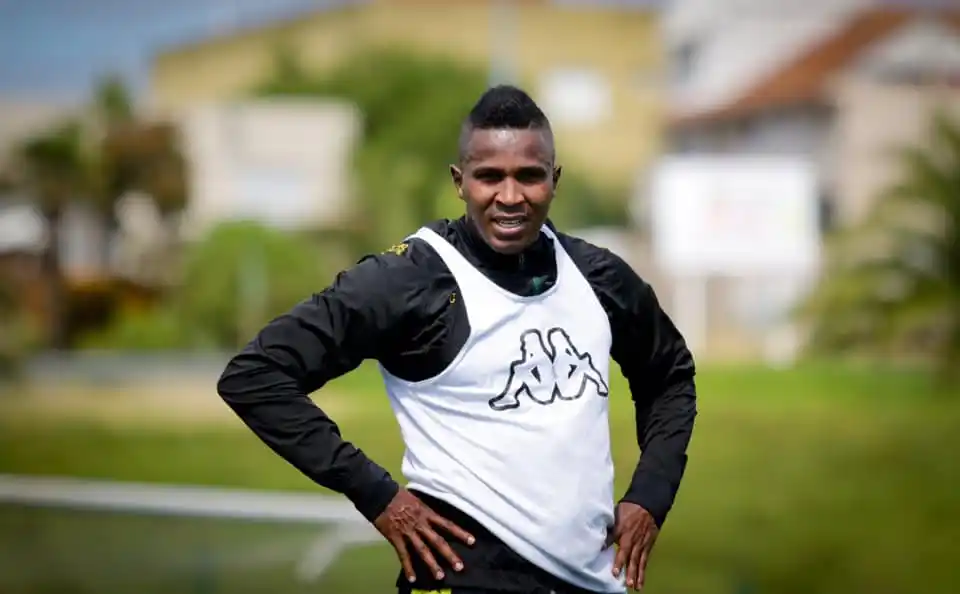 Jefferson Mena se queda en Aldosivi