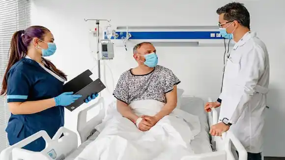 «Usted tiene cáncer»: mensaje erróneo y aterrador enviado a cientos de pacientes de clínica en Inglaterra