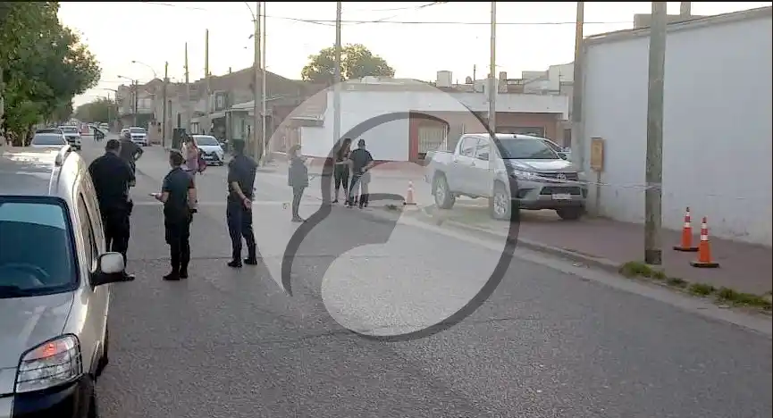Sobre la vereda. Terminó la trayectoria de la camioneta involucrada en el luctuoso episodio de ayer