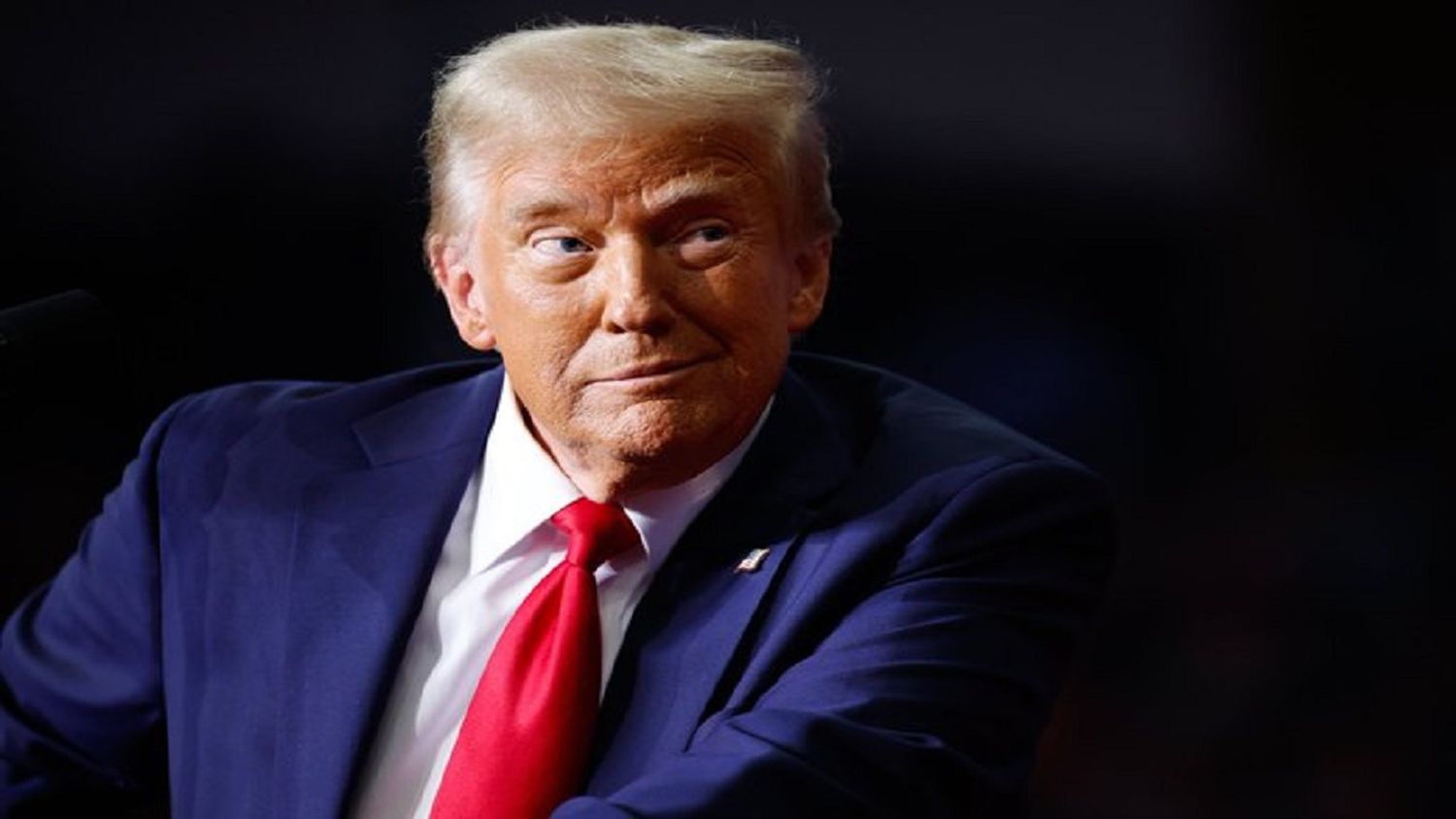 TRUMP el CARRITO CHOCÓN: anuncia aranceles de 100% a películas producidas fuera de EE. UU.