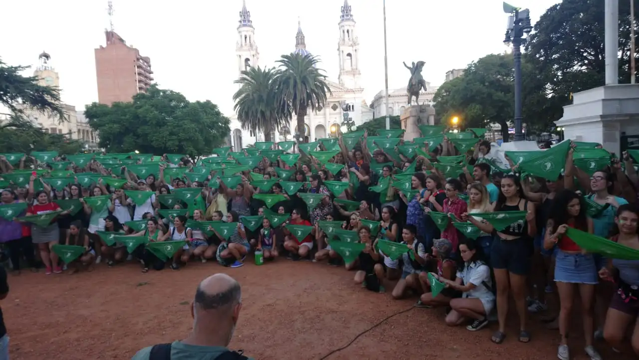 Este miércoles habrá un pañuelazo por el aborto legal en Paraná