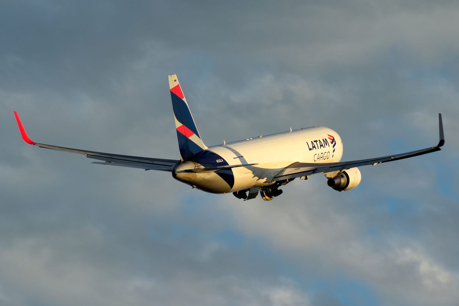 LATAM Group Modernizes Fleet: Boeing 767 Freighters Sold and Replaced