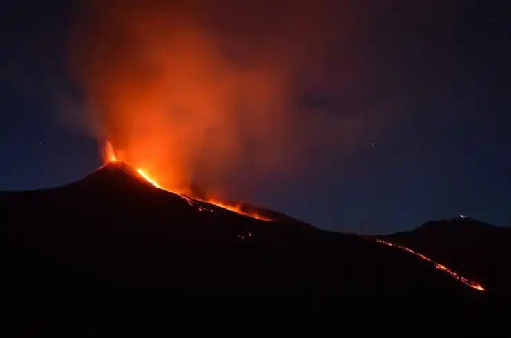 Increíbles imágenes de la erupción del volcán Etna