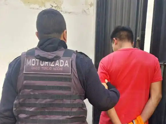 Un trapito cayó detenido por amenazar a una pareja con romperles el auto porque no le pagaron para que lo cuide