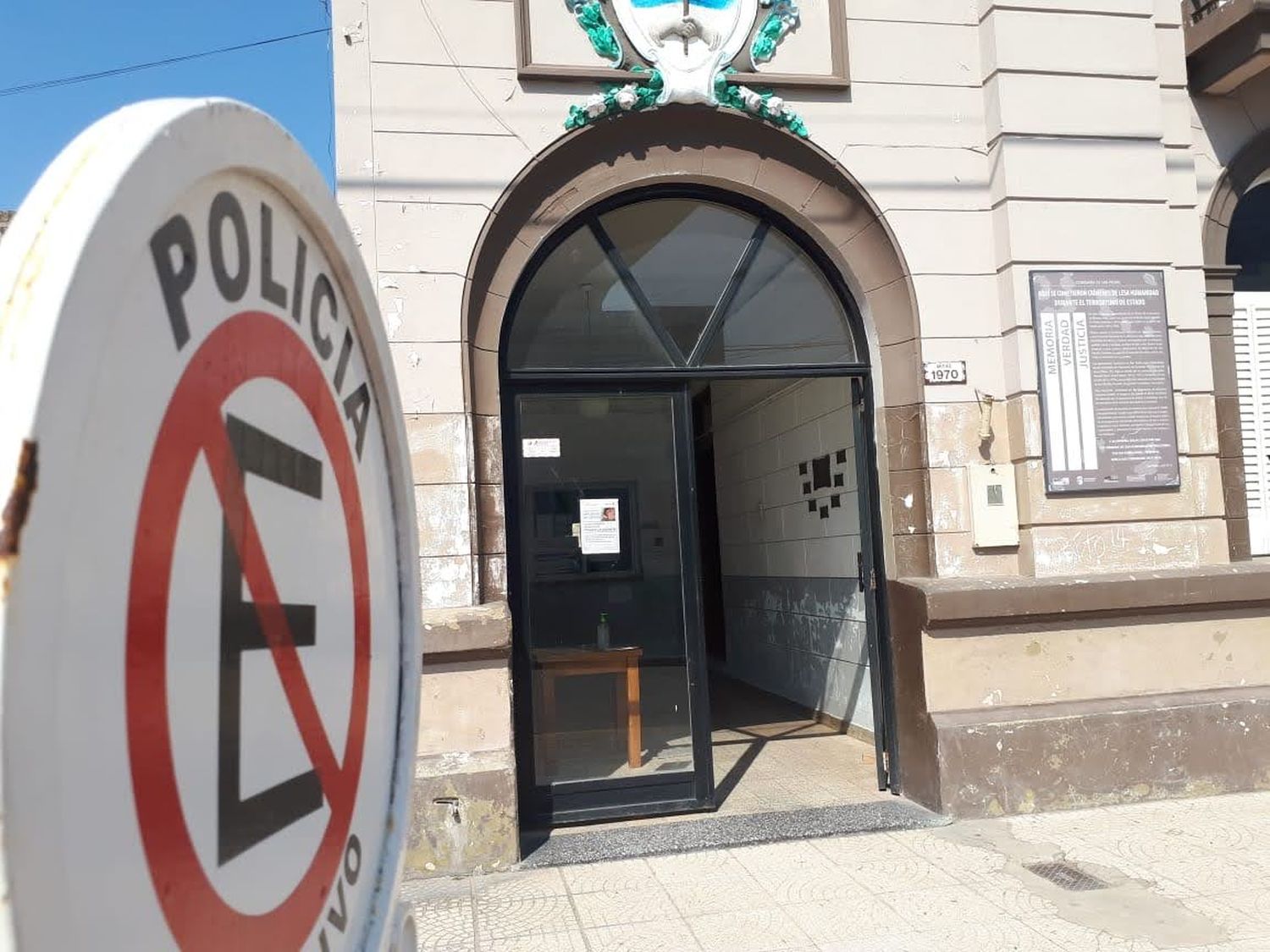 Mujer intentó pasar marihuana a un detenido en la Comisaría y la descubrieron
