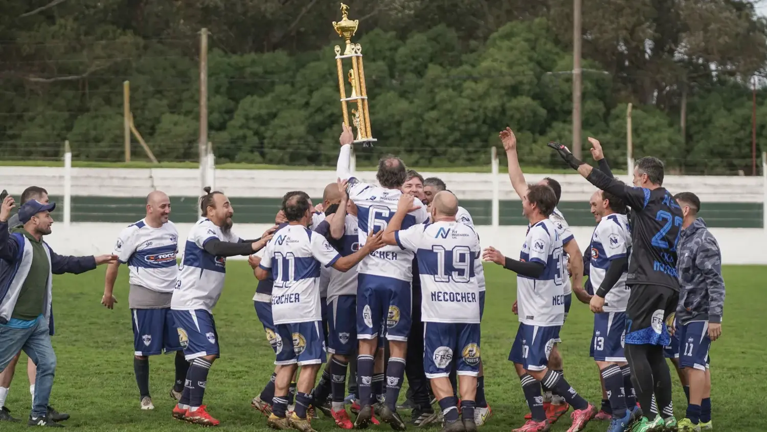 Gimnasia se consagró campeón del Torneo Apertura de fútbol senior +43