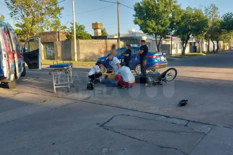 Otro motociclista hospitalizado: se accidentó en barrio Villa Dominga