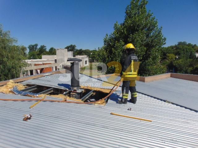 Venado Tuerto: bomberos combatieron el fuego en una vivienda