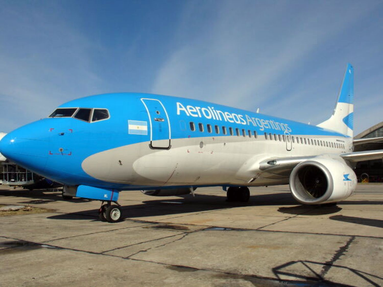 Un avión sobrevoló la ciudad de La Plata durante horas en la madrugada del lunes