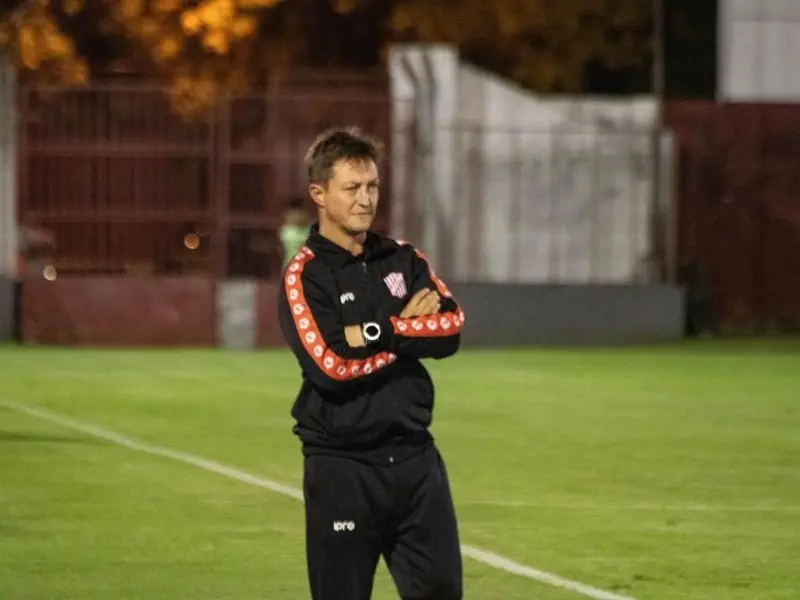 Maxi Barbero dejó de ser el entrenador del León. Foto:Prensa 9 de Julio