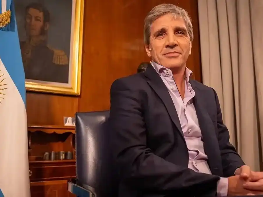 Caputo anunció una baja de retenciones para el sector agropecuario: la reducción será permanente y alcanzará a granos y subproductos