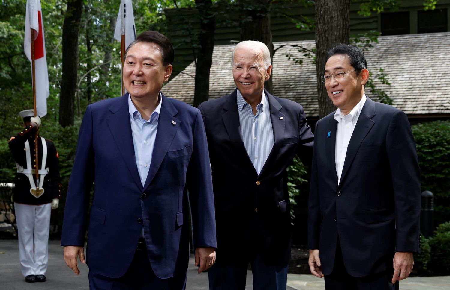EE. UU., Japón y Corea del Sur acordaron cooperación militar y criticaron a China