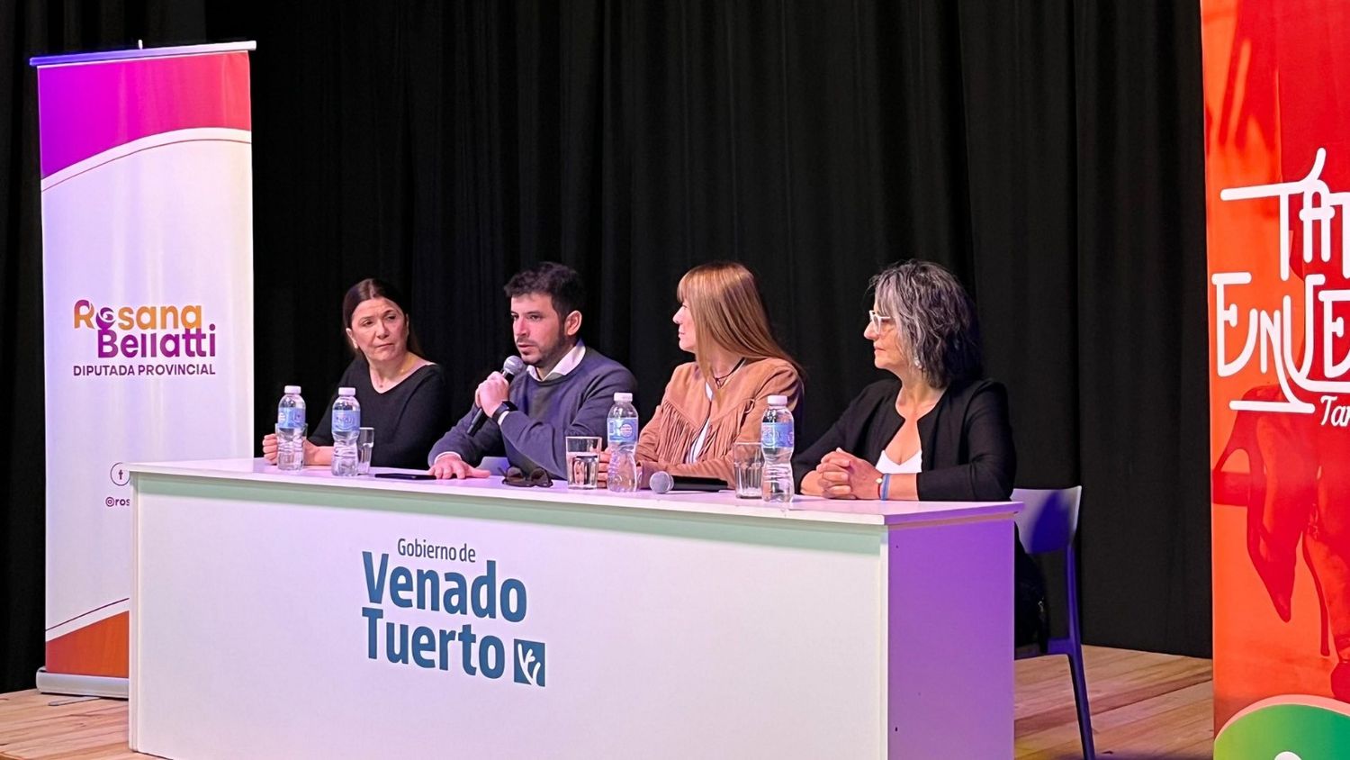 La conferencia de prensa estuvo encabezada por el intendente Leonel Chiarella.