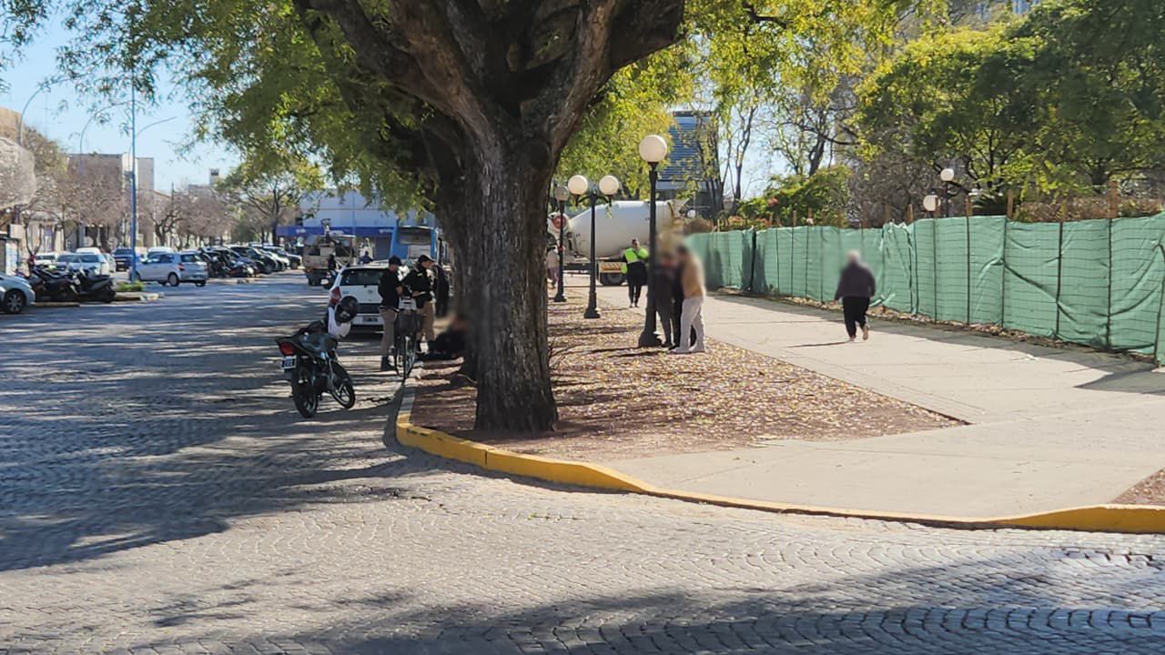 Insólito episodio en el centro de Rafaela: un menor fue retenido tras intentar llevarse un paquete de bolsas de consorcio