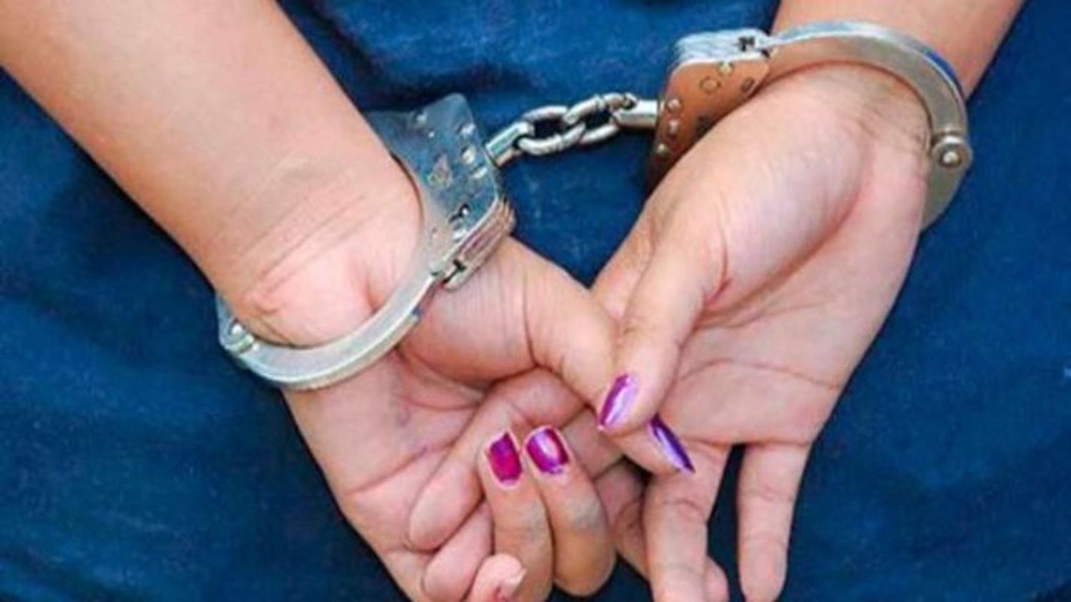 PORQUE TRAÍA LA COMIDA A CASA: detienen a una mujer que permitía que su pareja violara a sus hijas