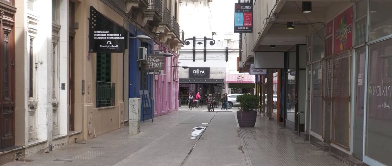 Vecinos del pasaje Fournier pidieron controles ante la aglomeración de jóvenes en bicicleta