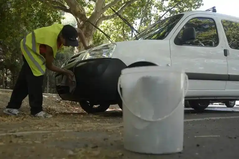 A oartir de hoy queda prohibida la actividad de lavacoches en la ZEC