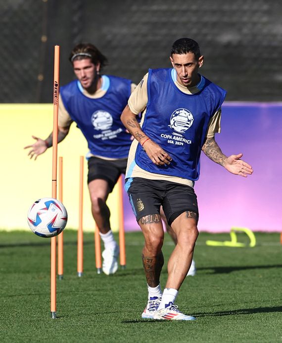 Argentina busca más gloria en la final frente a Colombia