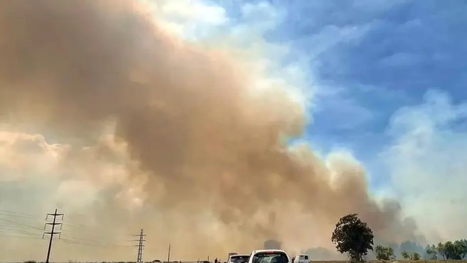Más de 10 dotaciones de bomberos lograron controlar el incendio en Villa Gesell