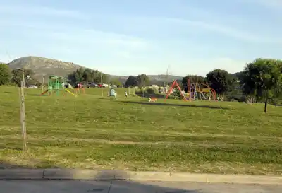 El Municipio volvió a contratar a una empresa de Olavarría para el desmalezamiento de espacios públicos