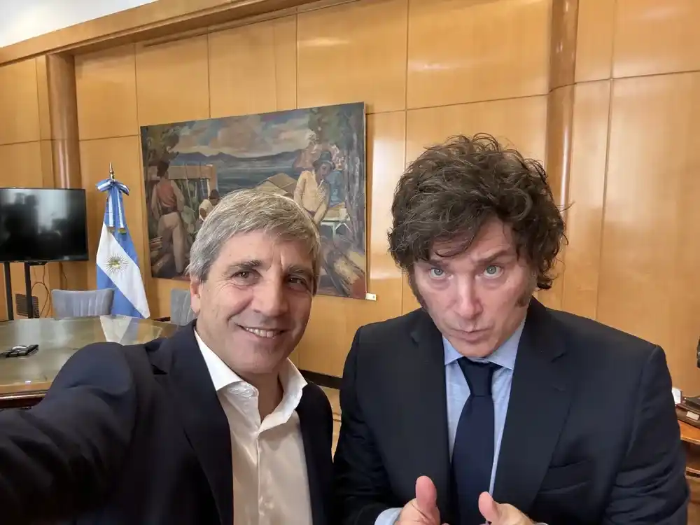 El presidente, Javier Milei, y el ministro de Economía, Luis Caputo.