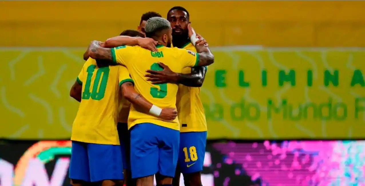 Brasil derrotó a Perú y sigue en lo más alto de la tabla