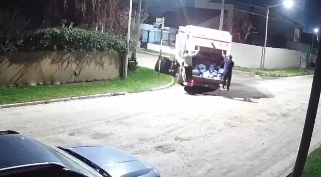 El suceso fue captado por las cámaras de seguridad de una vecina