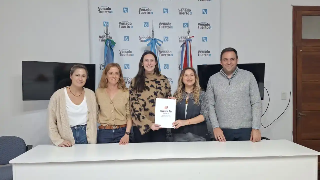 La firma del convenio se llevó adelante en la municipalidad.