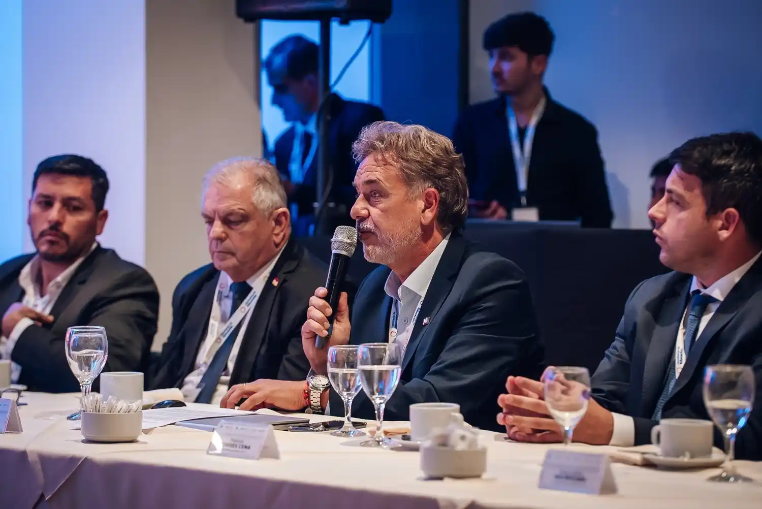 El intendente en el momento de la exposición.