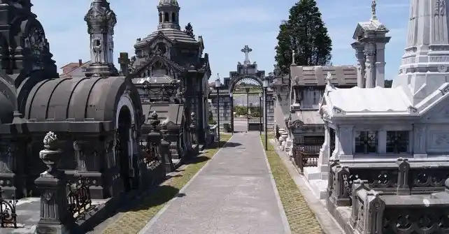 Abrió el ataúd de su padre y encontró a un desconocido