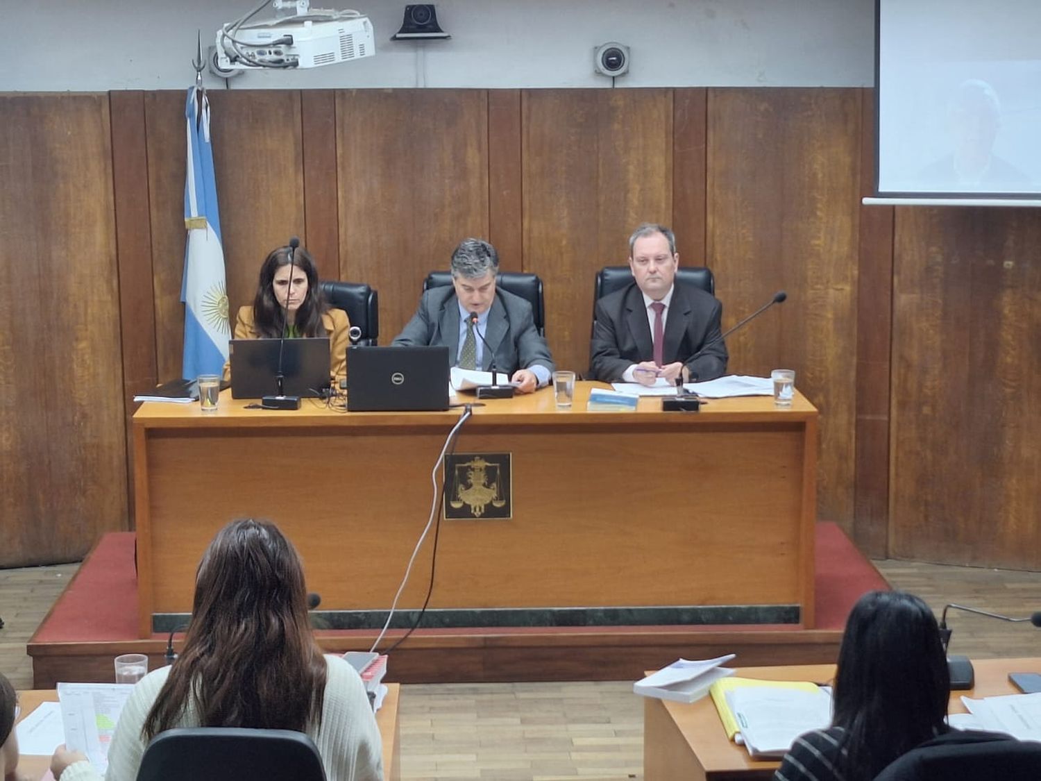 El tribunal del juicio: Mariana Vidal (izquierda), Aldo Baravalle (centro) y Mauricio Clavero (derecha). Foto: Sur24.