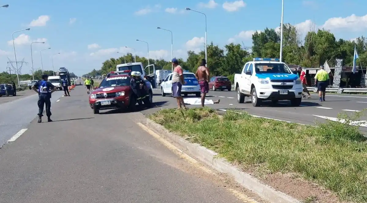 Murió un joven de 24 años tras ser impactado por un auto en la Autovía 12 a la altura de Ibicuy
