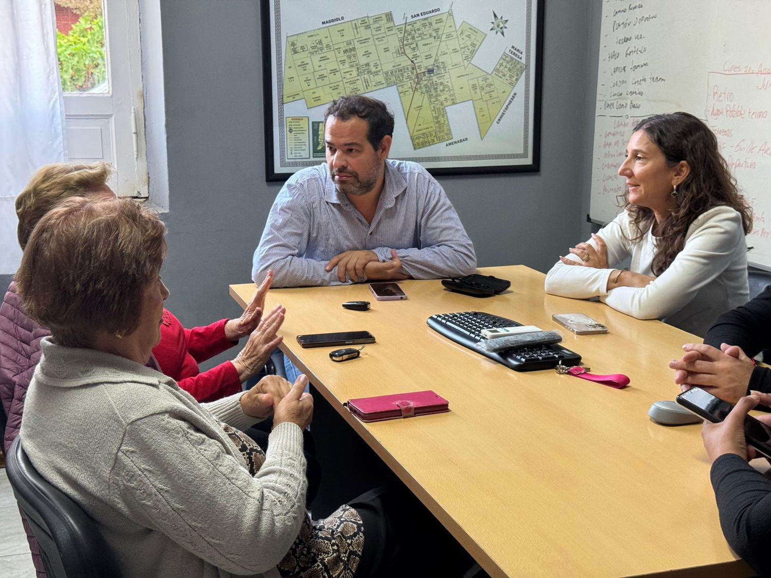 La senadora, en una de las reuniones en Sancti Spiritu.